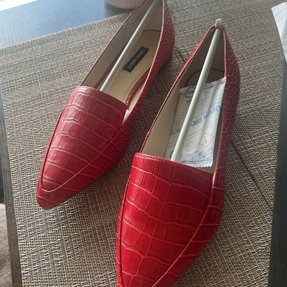 Nine West Abay Smoking Flats Red Croc - Picture 2 of 5
